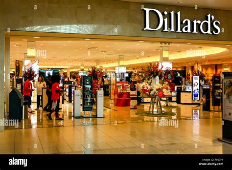 is dillard's a real store